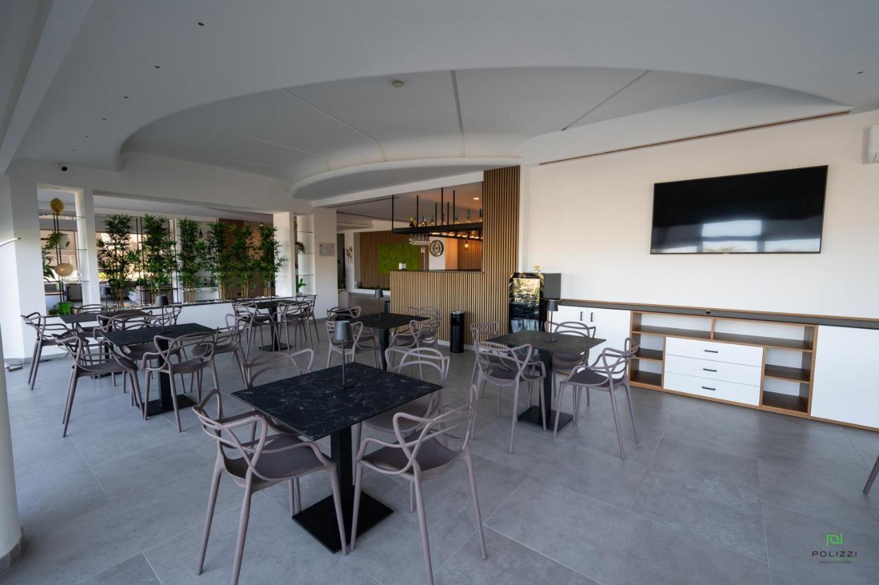 New River Hotel Borgetto Екстериор снимка